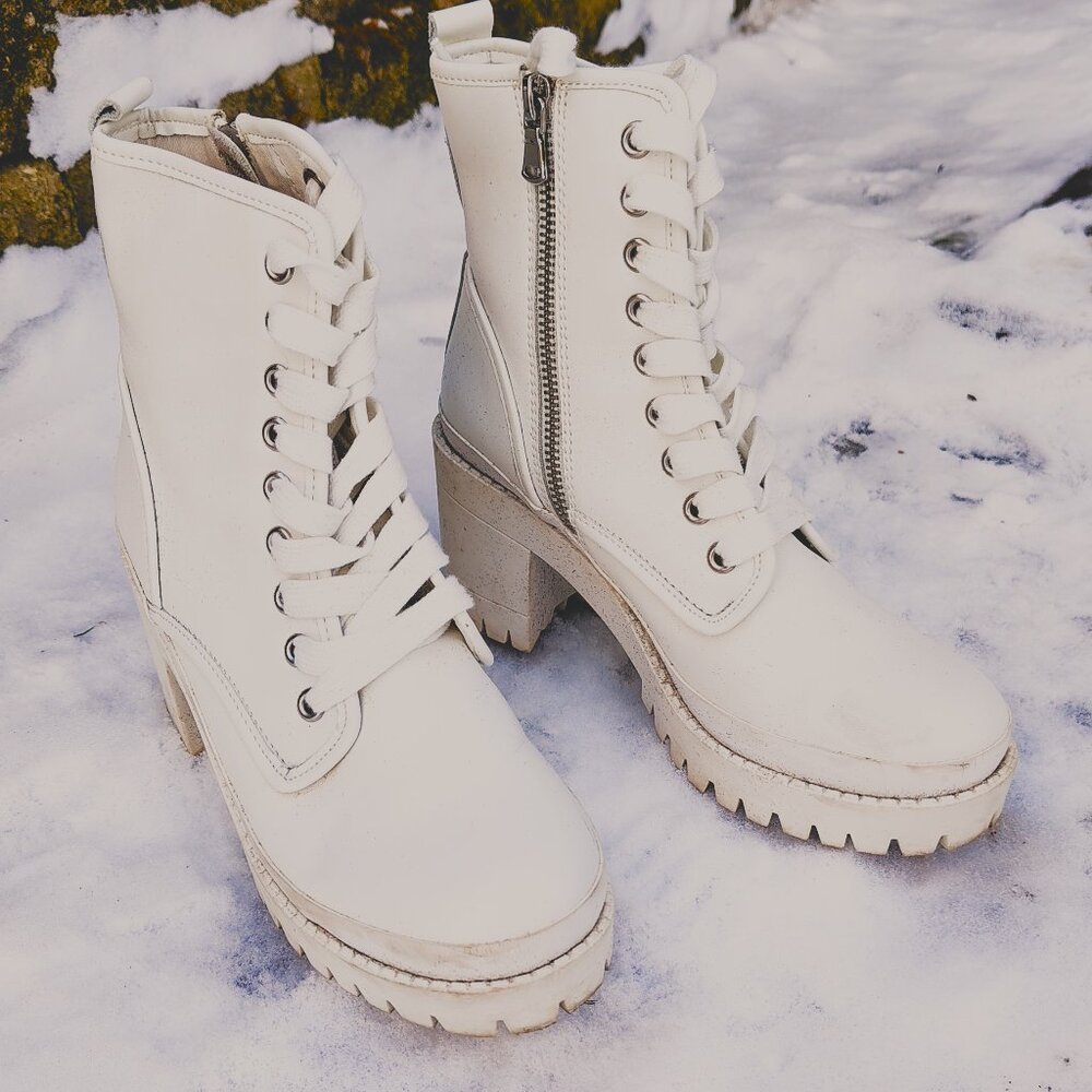 White Leather Boots Steve Madden size 7